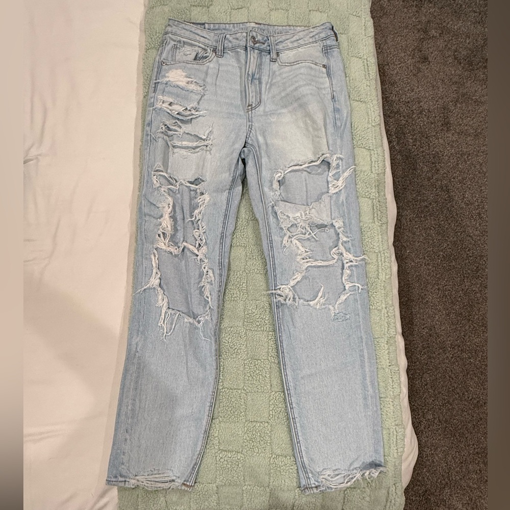 American Eagle Outfitters Light Blue Distressed Mom Jeans